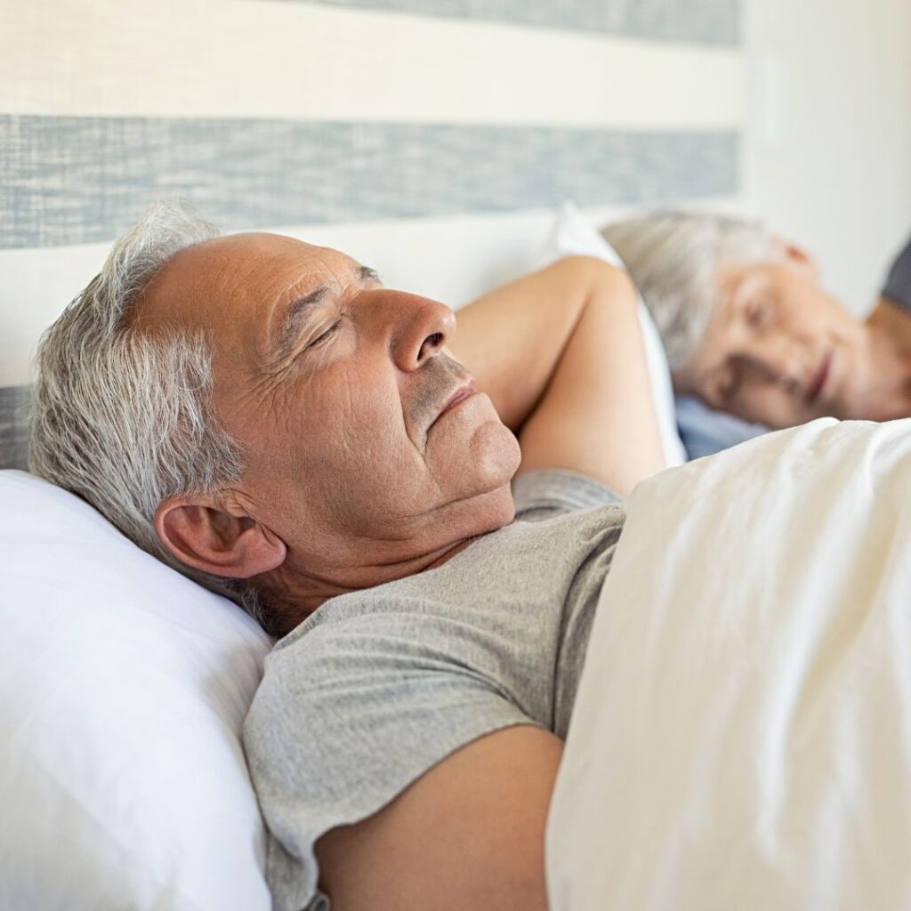 Un homme qui dort paisiblement